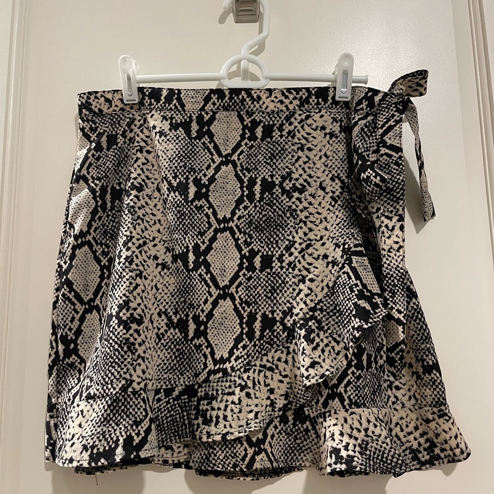 Nasty gal snake skin pattern skirt